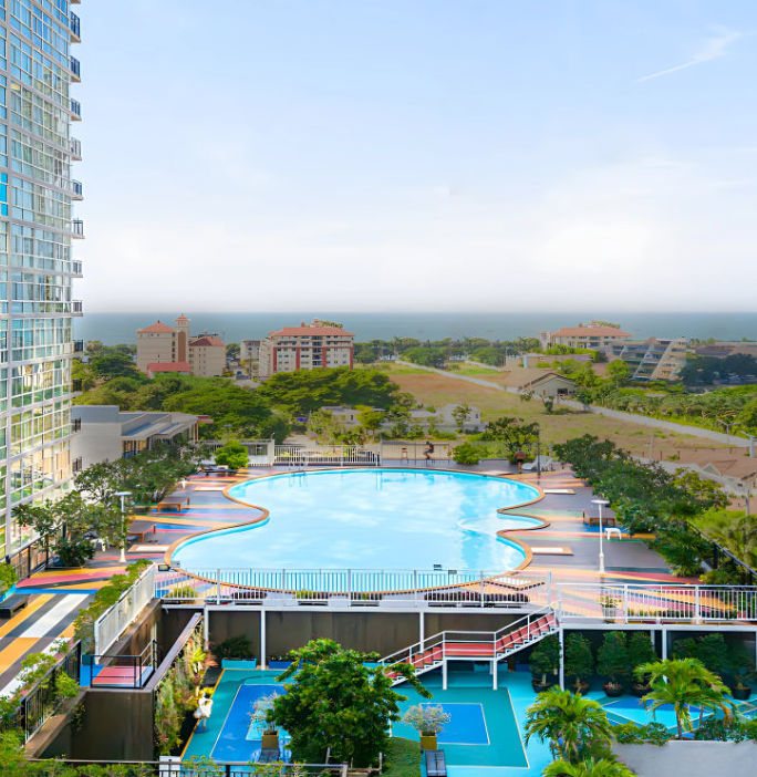 The Twin Tower Jomtien 鸟瞰——泳池与泰国湾海景