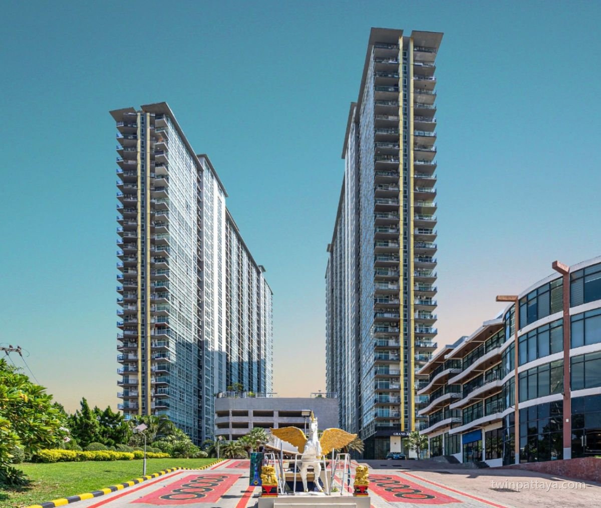 อาคารแฝด Building A และ Building B The Twin Tower จอมเทียน